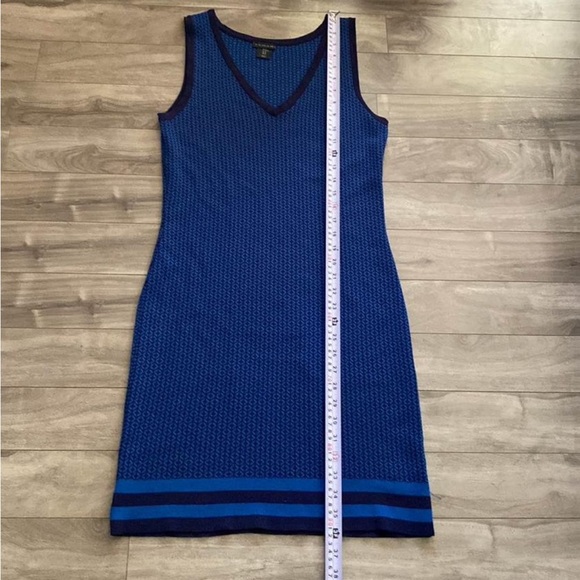 Tahari bodycon dress Medium - Picture 5 of 10